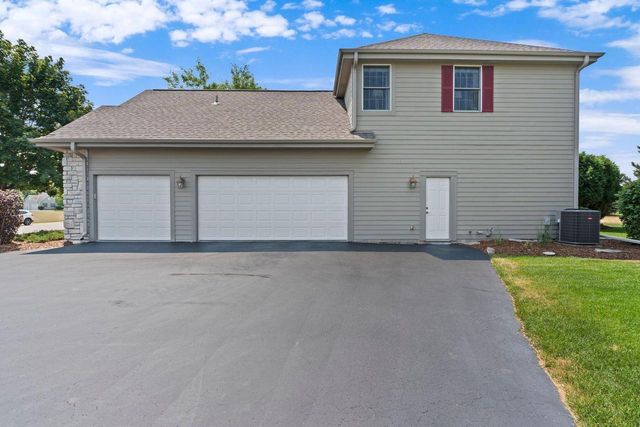 1704 River Lakes ROAD N, Oconomowoc, WI 53066