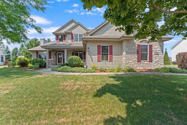 1704 River Lakes ROAD N, Oconomowoc, WI 53066