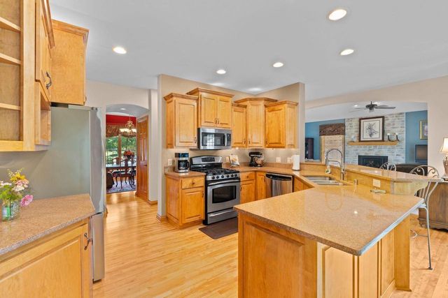 1704 River Lakes ROAD N, Oconomowoc, WI 53066