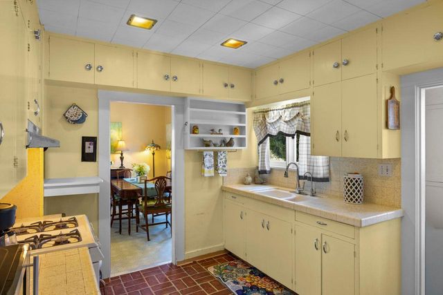 851 Laurel Avenue, Pacific Grove, CA 93950