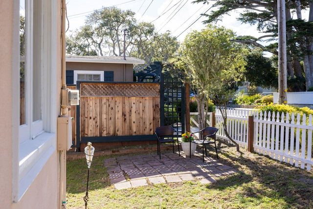 851 Laurel Avenue, Pacific Grove, CA 93950