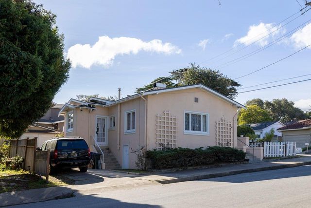 851 Laurel Avenue, Pacific Grove, CA 93950