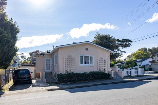 851 Laurel Avenue, Pacific Grove, CA 93950