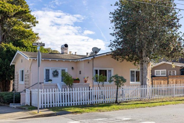 851 Laurel Avenue, Pacific Grove, CA 93950