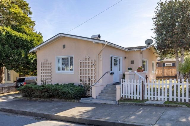 851 Laurel Avenue, Pacific Grove, CA 93950