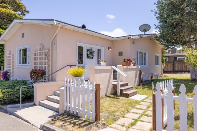 851 Laurel Avenue, Pacific Grove, CA 93950