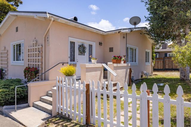 851 Laurel Avenue, Pacific Grove, CA 93950