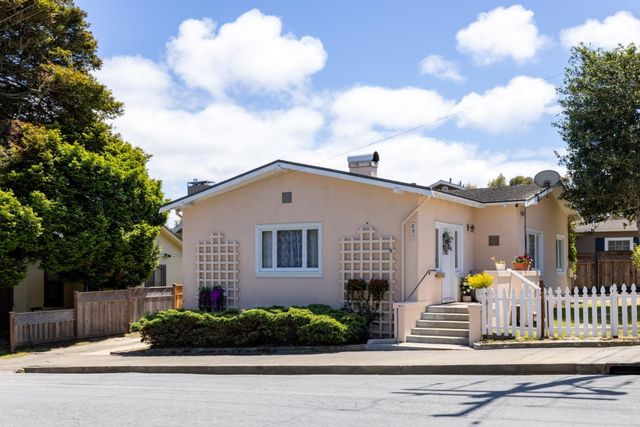 851 Laurel Avenue, Pacific Grove, CA 93950