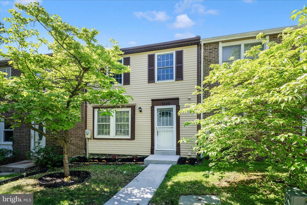 Image 1 of property listing at 3749 CASTLE TER #121-14, Silver Spring, MD 20904