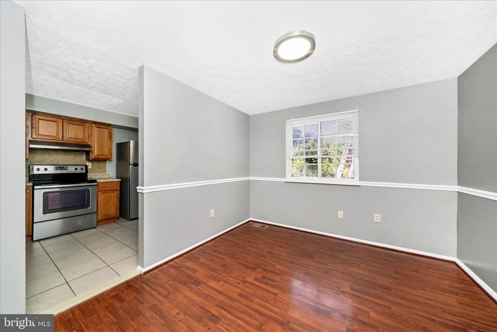 Image 11 of property listing at 3749 CASTLE TER #121-14, Silver Spring, MD 20904