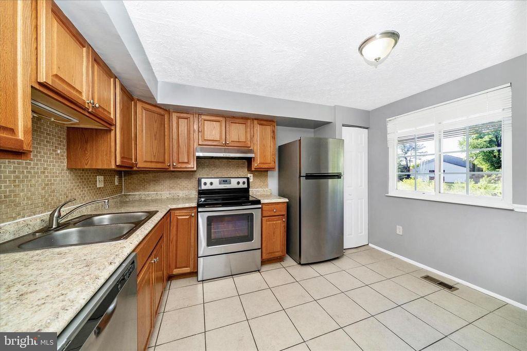 Image 12 of property listing at 3749 CASTLE TER #121-14, Silver Spring, MD 20904