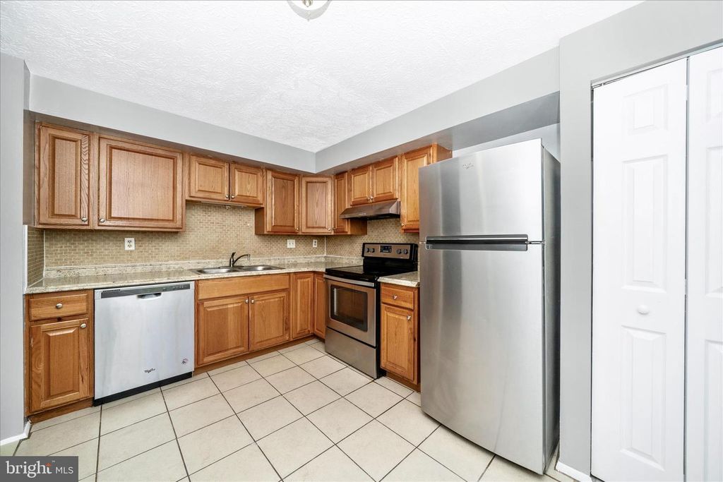 Image 13 of property listing at 3749 CASTLE TER #121-14, Silver Spring, MD 20904