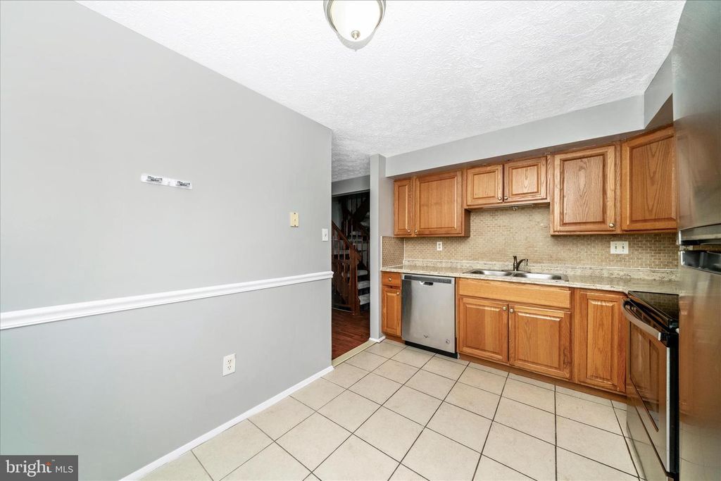 Image 14 of property listing at 3749 CASTLE TER #121-14, Silver Spring, MD 20904