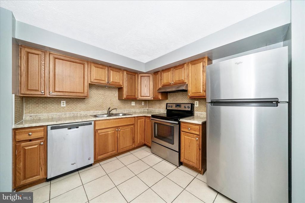 Image 16 of property listing at 3749 CASTLE TER #121-14, Silver Spring, MD 20904