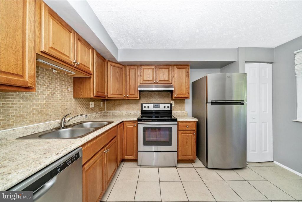 Image 17 of property listing at 3749 CASTLE TER #121-14, Silver Spring, MD 20904
