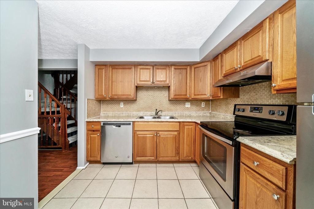 Image 18 of property listing at 3749 CASTLE TER #121-14, Silver Spring, MD 20904