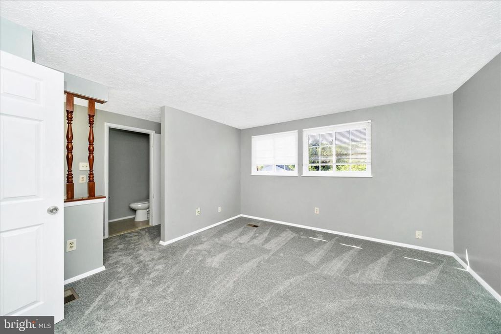 Image 19 of property listing at 3749 CASTLE TER #121-14, Silver Spring, MD 20904