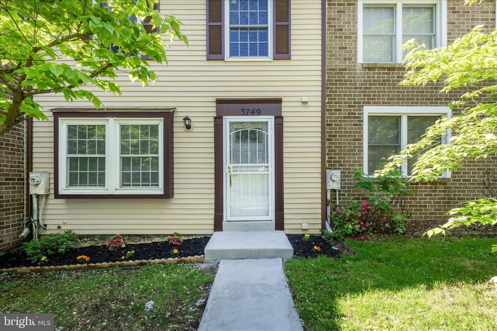 Image 2 of property listing at 3749 CASTLE TER #121-14, Silver Spring, MD 20904