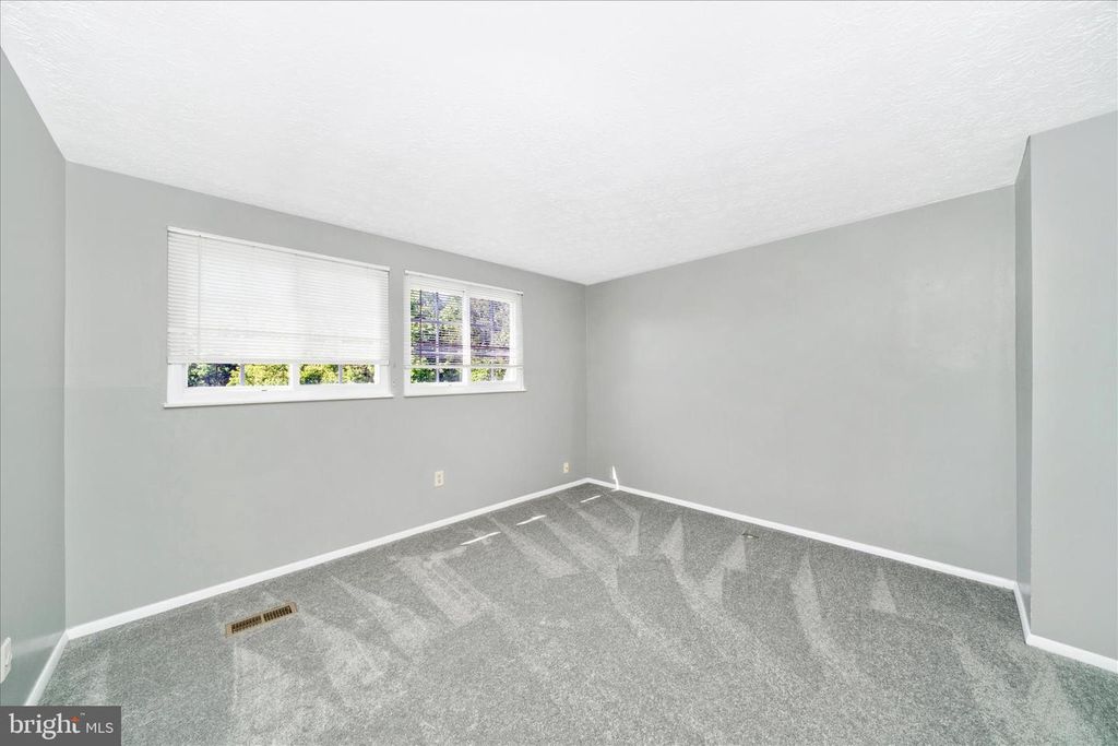 Image 20 of property listing at 3749 CASTLE TER #121-14, Silver Spring, MD 20904