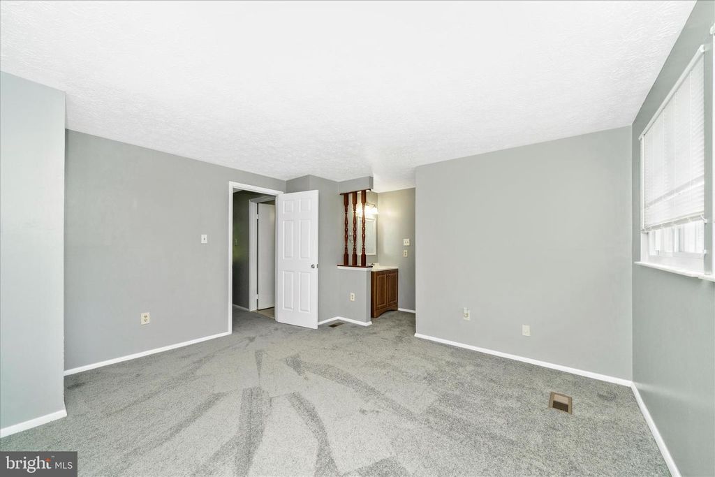 Image 22 of property listing at 3749 CASTLE TER #121-14, Silver Spring, MD 20904