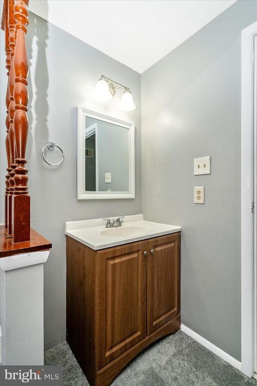 Image 23 of property listing at 3749 CASTLE TER #121-14, Silver Spring, MD 20904