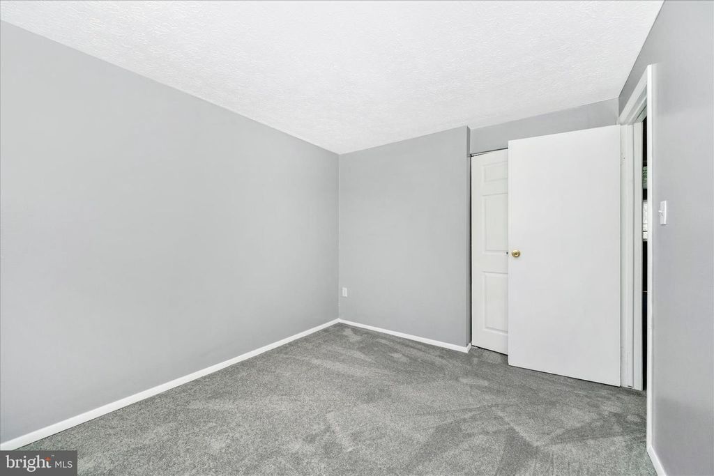 Image 27 of property listing at 3749 CASTLE TER #121-14, Silver Spring, MD 20904