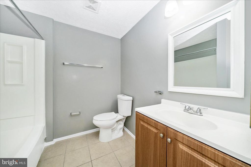 Image 30 of property listing at 3749 CASTLE TER #121-14, Silver Spring, MD 20904