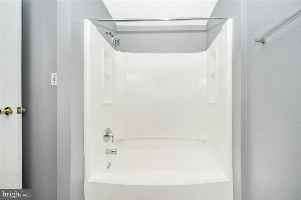 Image 31 of property listing at 3749 CASTLE TER #121-14, Silver Spring, MD 20904