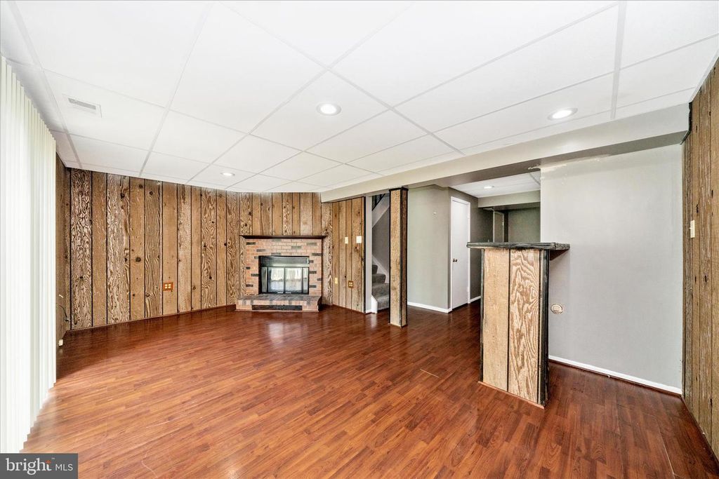 Image 32 of property listing at 3749 CASTLE TER #121-14, Silver Spring, MD 20904