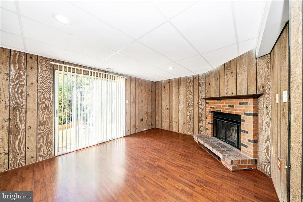 Image 34 of property listing at 3749 CASTLE TER #121-14, Silver Spring, MD 20904