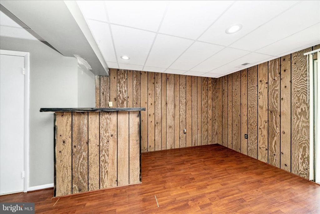 Image 36 of property listing at 3749 CASTLE TER #121-14, Silver Spring, MD 20904