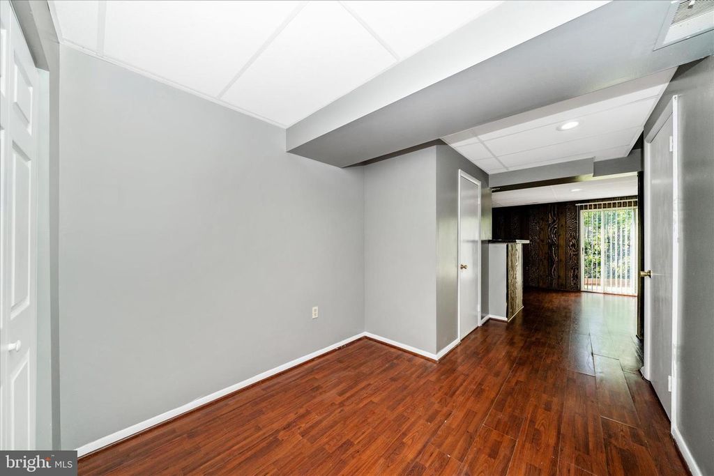 Image 37 of property listing at 3749 CASTLE TER #121-14, Silver Spring, MD 20904