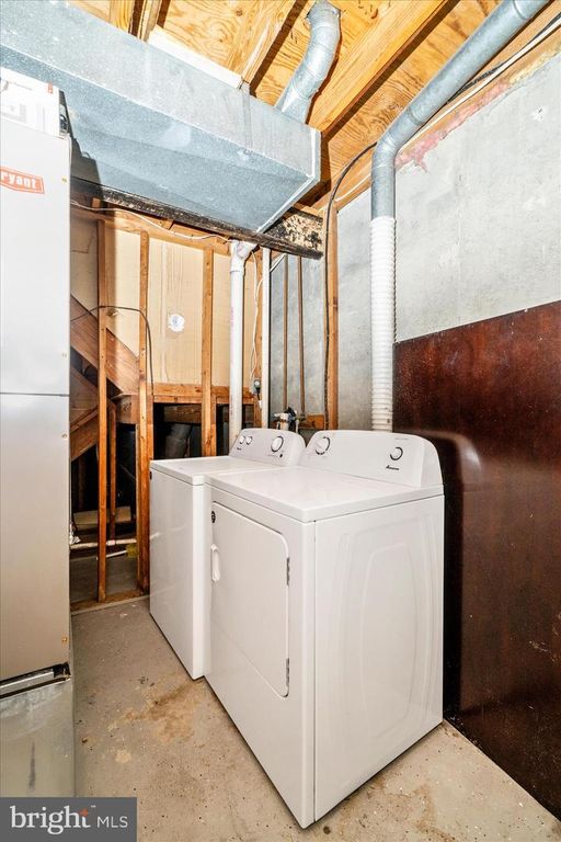 Image 39 of property listing at 3749 CASTLE TER #121-14, Silver Spring, MD 20904