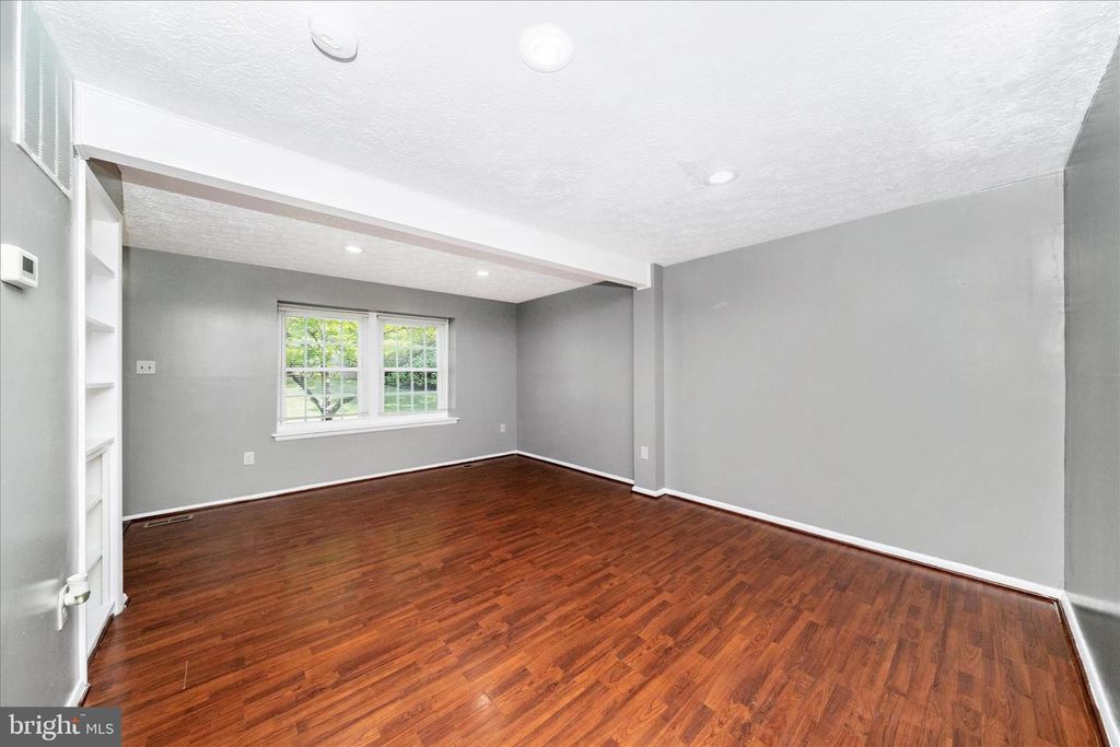 Image 7 of property listing at 3749 CASTLE TER #121-14, Silver Spring, MD 20904