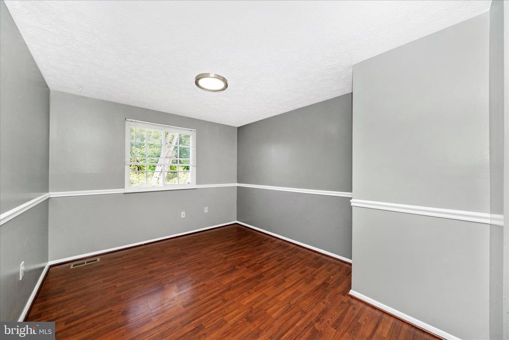 Image 8 of property listing at 3749 CASTLE TER #121-14, Silver Spring, MD 20904