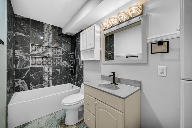 7581 Murrelet Street, Hobart, IN 46342