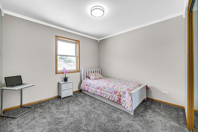7581 Murrelet Street, Hobart, IN 46342