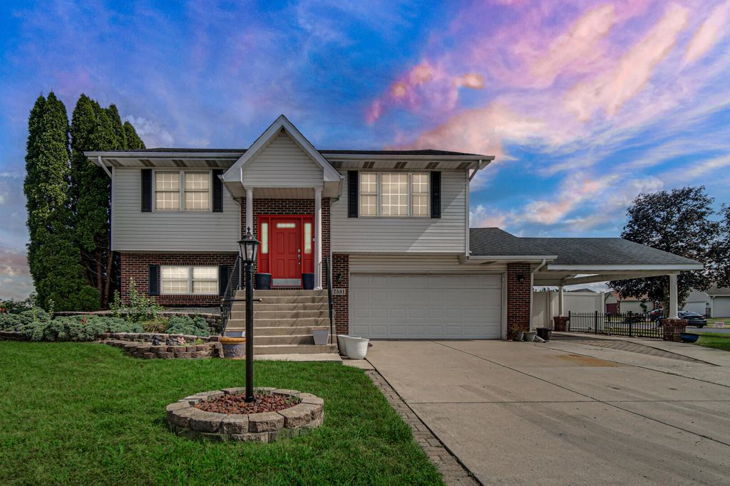 7581 Murrelet Street, Hobart, IN 46342
