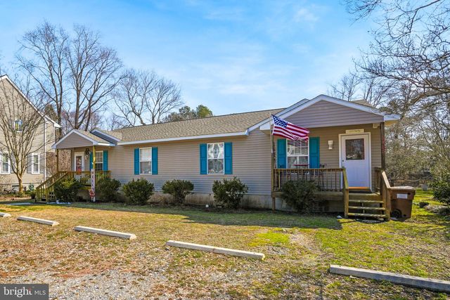 3488 & 3490 WILLOW ST, Chincoteague Island, VA 23336