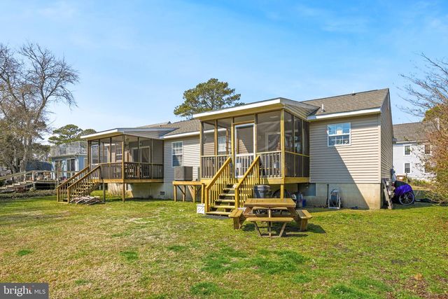 3488 & 3490 WILLOW ST, Chincoteague Island, VA 23336