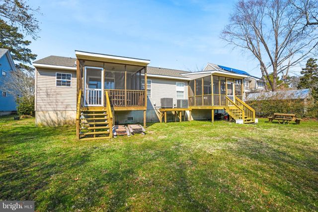 3488 & 3490 WILLOW ST, Chincoteague Island, VA 23336