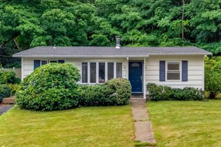 6 Fernbrook Rd, Northborough, MA 01532