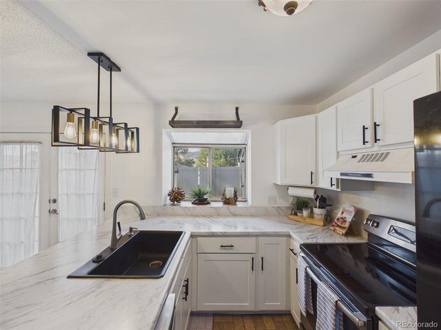 9715 W Chatfield Avenue E, Littleton, CO 80128