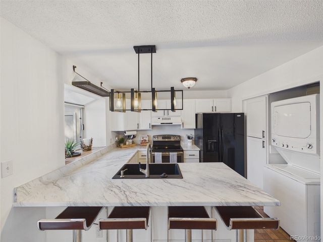 9715 W Chatfield Avenue E, Littleton, CO 80128