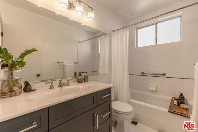 4507 Finley Avenue 1, Los Angeles, CA 90027