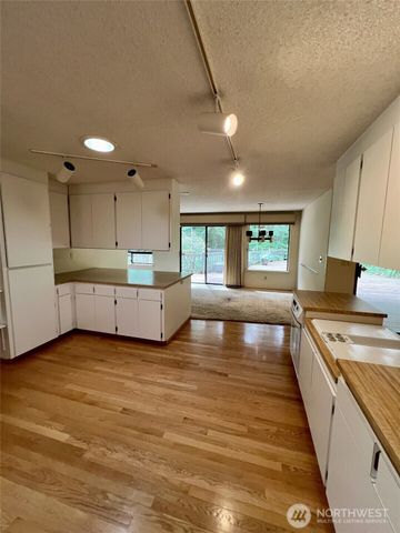 39045 258th Avenue SE, Enumclaw, WA 98022