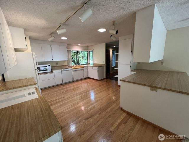 39045 258th Avenue SE, Enumclaw, WA 98022