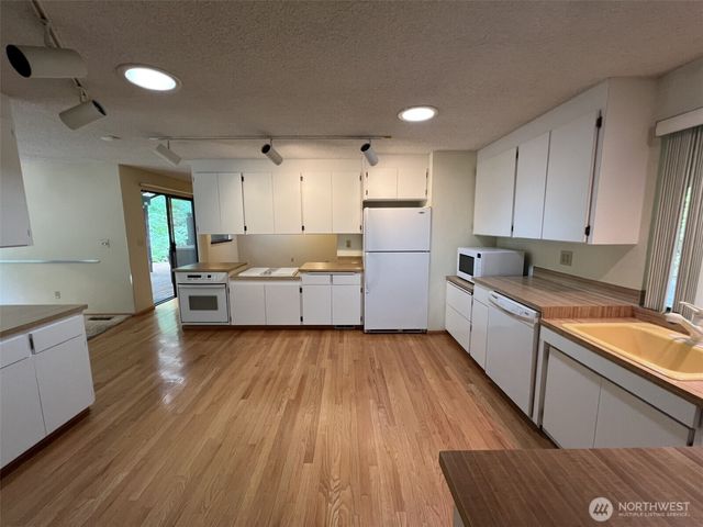 39045 258th Avenue SE, Enumclaw, WA 98022