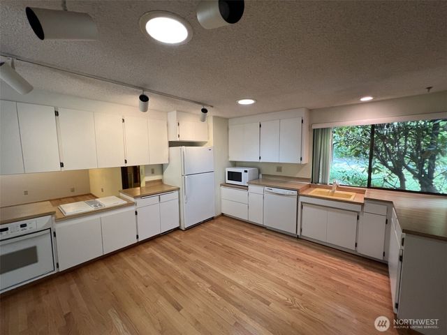 39045 258th Avenue SE, Enumclaw, WA 98022
