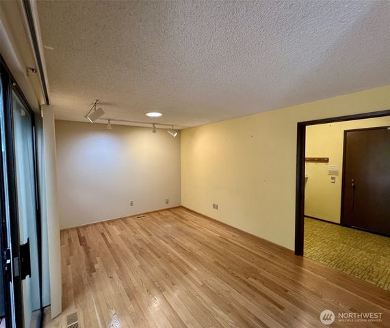 39045 258th Avenue SE, Enumclaw, WA 98022
